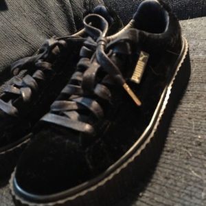 Black puma creepers velvet